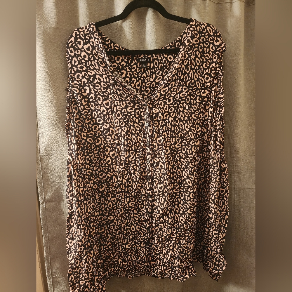 Sleeveless torrid shirt size 6